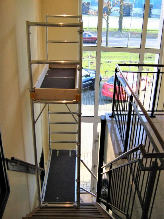 Schodišťové lešení (Staircase scaffold) — Custers — fotografie 2